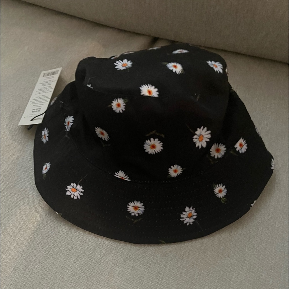 Alice +Olivia Daisy Hat